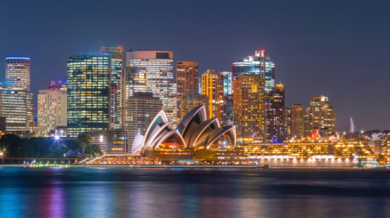 Kurs językowy w Australii, Sydney nocą, widok na budynek opery